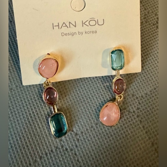 Jewelry - Cute dangle earrings.